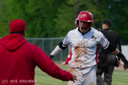 240412 Reds HDH 1042